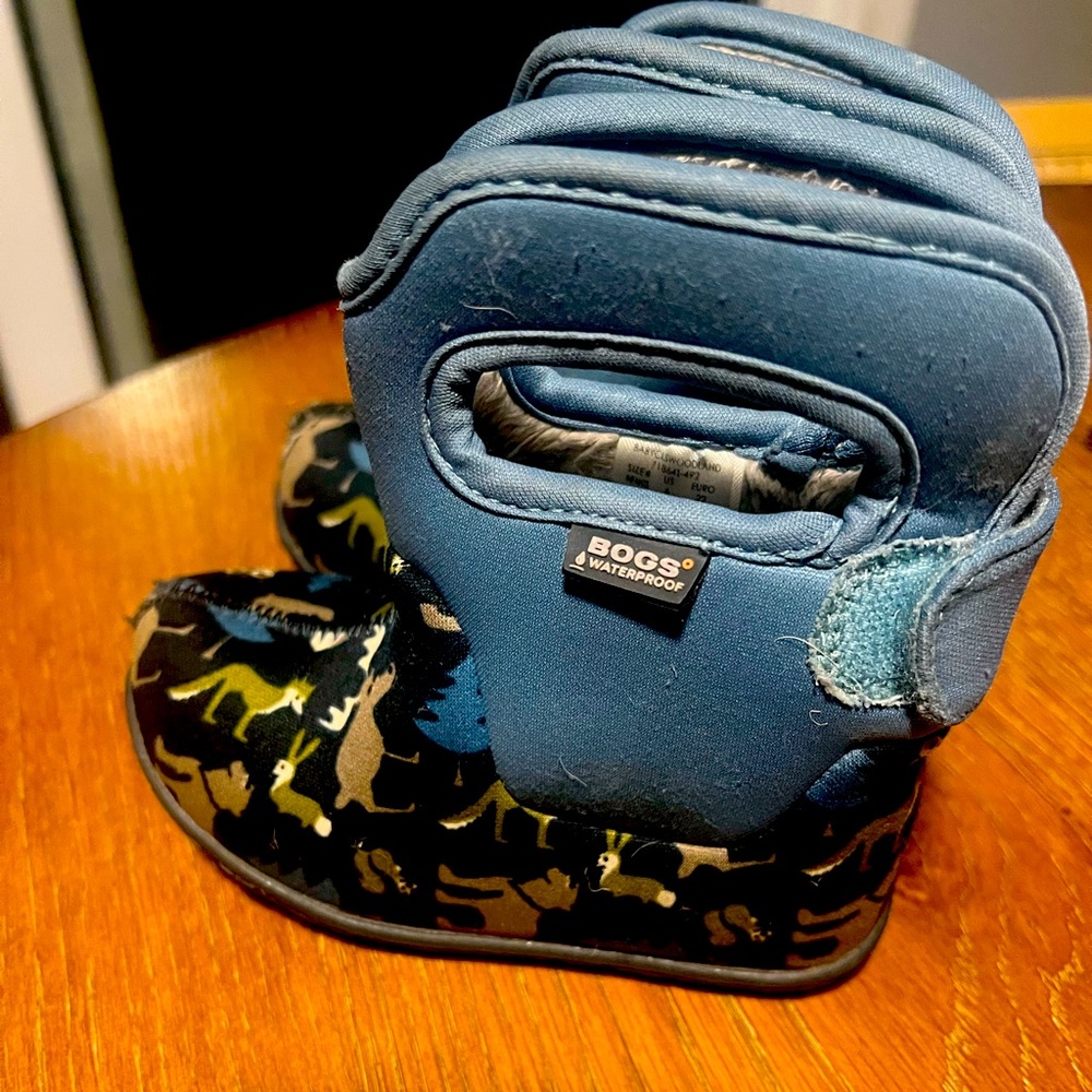 Toddler size 6t bogs.